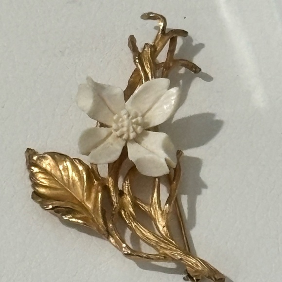 Vintage Napier gold over sterling flower brooch